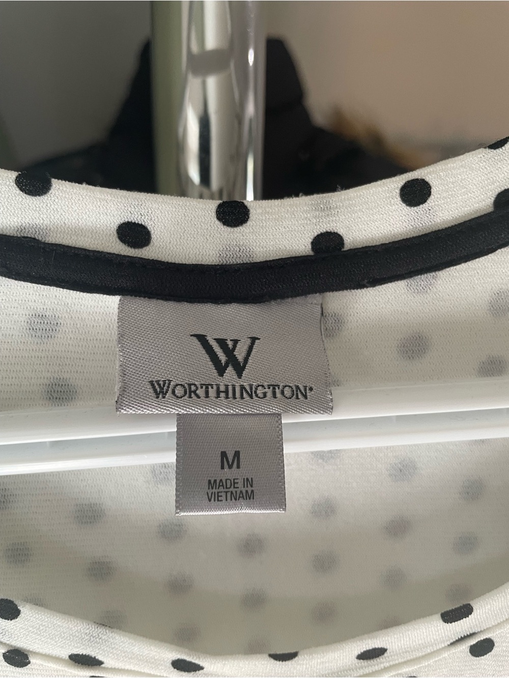 Worthington t-shirt style top size medium white & black polka dots lightweight - Picture 4 of 5